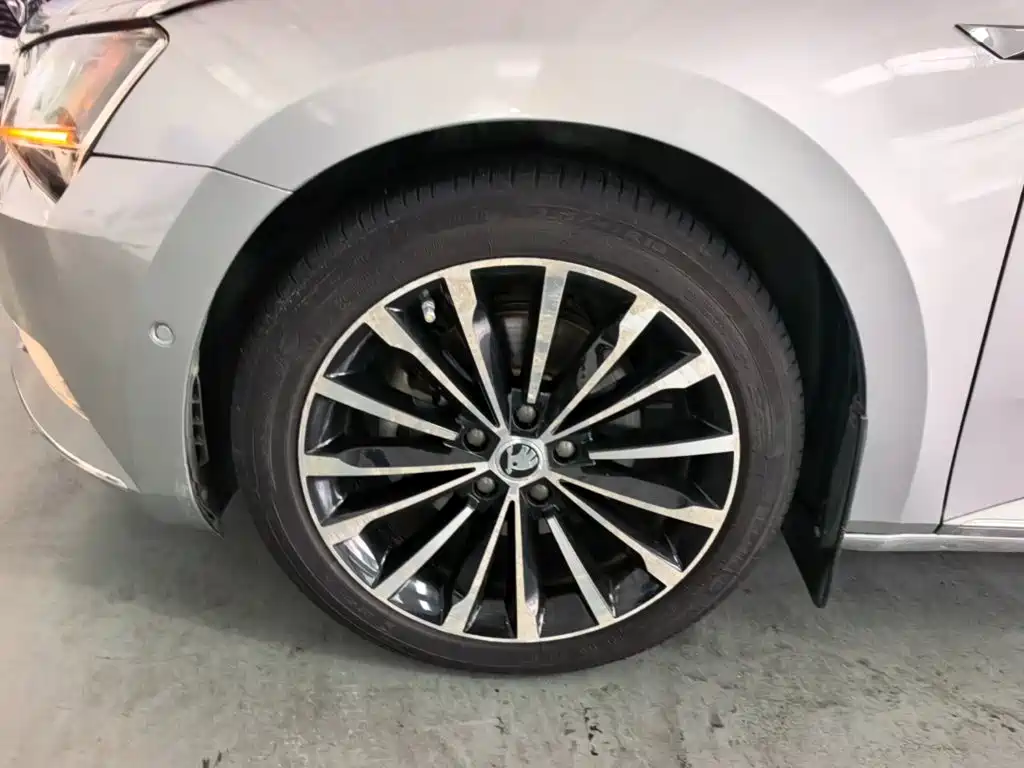 Skoda Superb — миниатюра 25