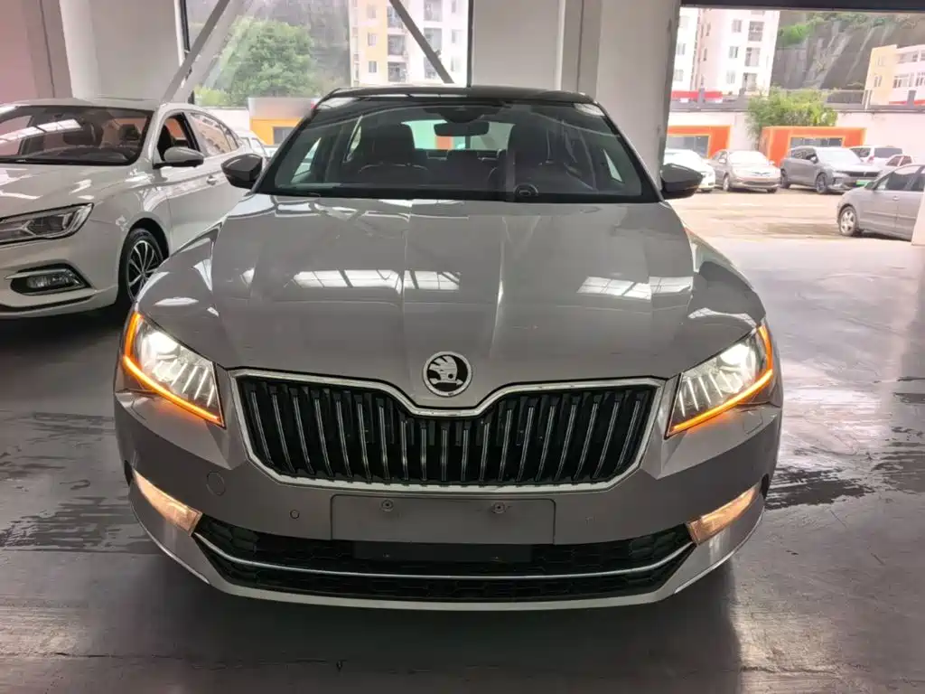 Skoda Superb — миниатюра 3