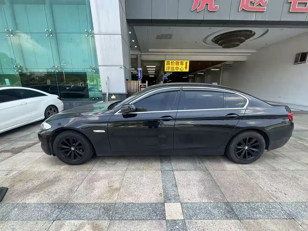 BMW 5 Series — миниатюра 4