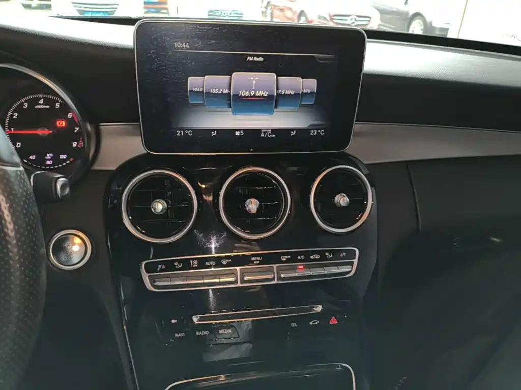 Mercedes-Benz C-Class — миниатюра 13