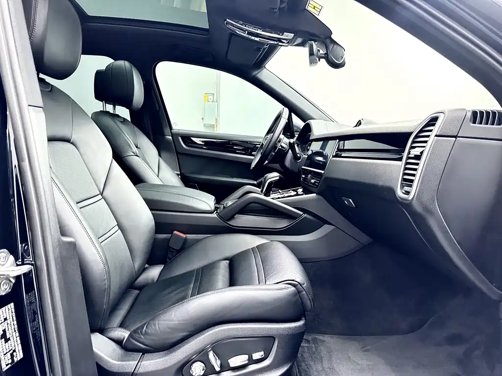 Porsche Cayenne — миниатюра 11