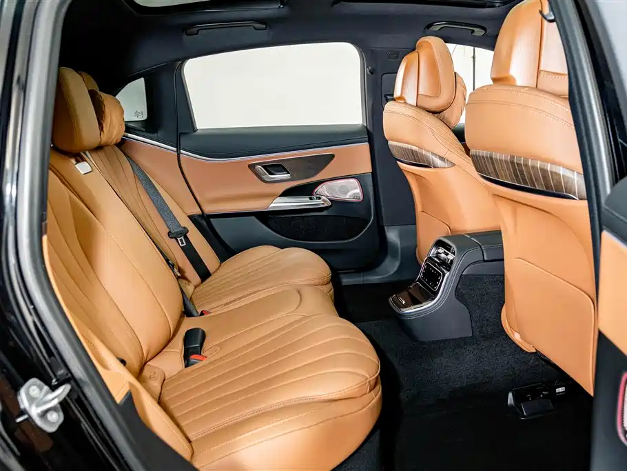 Mercedes-Benz E-Class — миниатюра 20