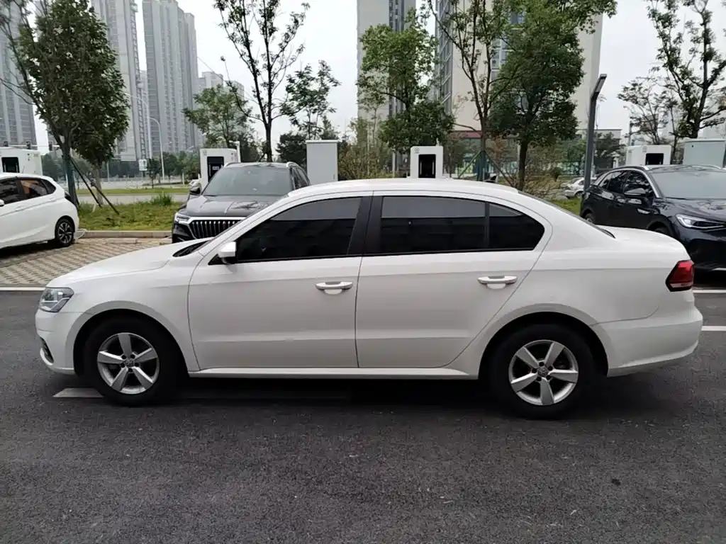 Volkswagen Lavida — миниатюра 5