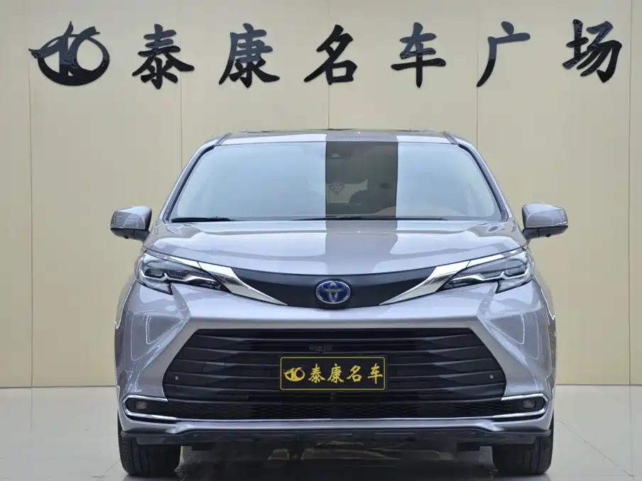 Toyota Sienna — миниатюра 2