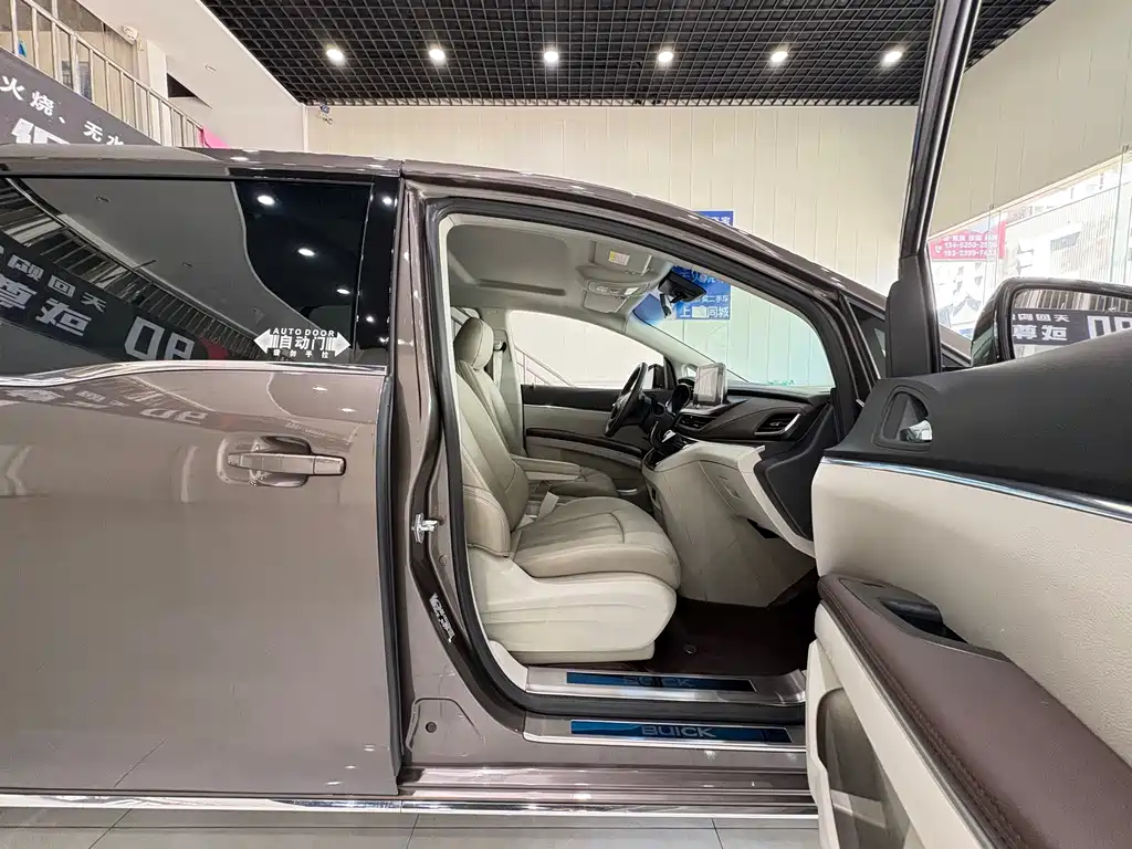 Buick GL8 — миниатюра 12
