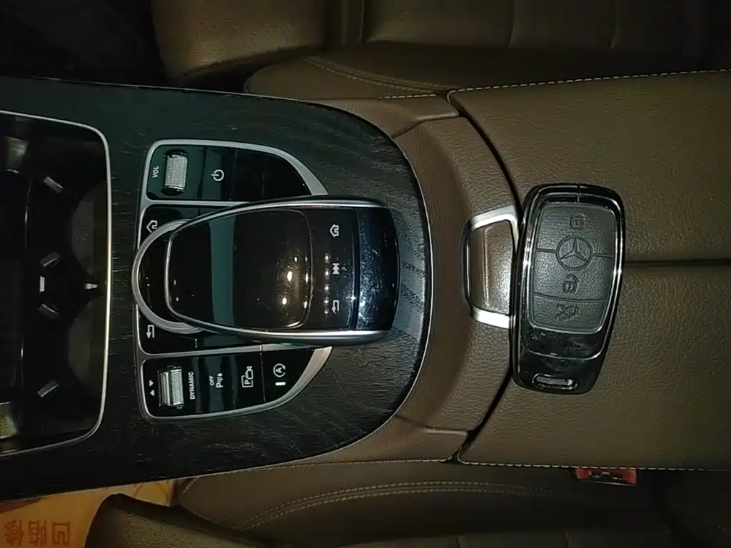 Mercedes-Benz E-Class — миниатюра 9