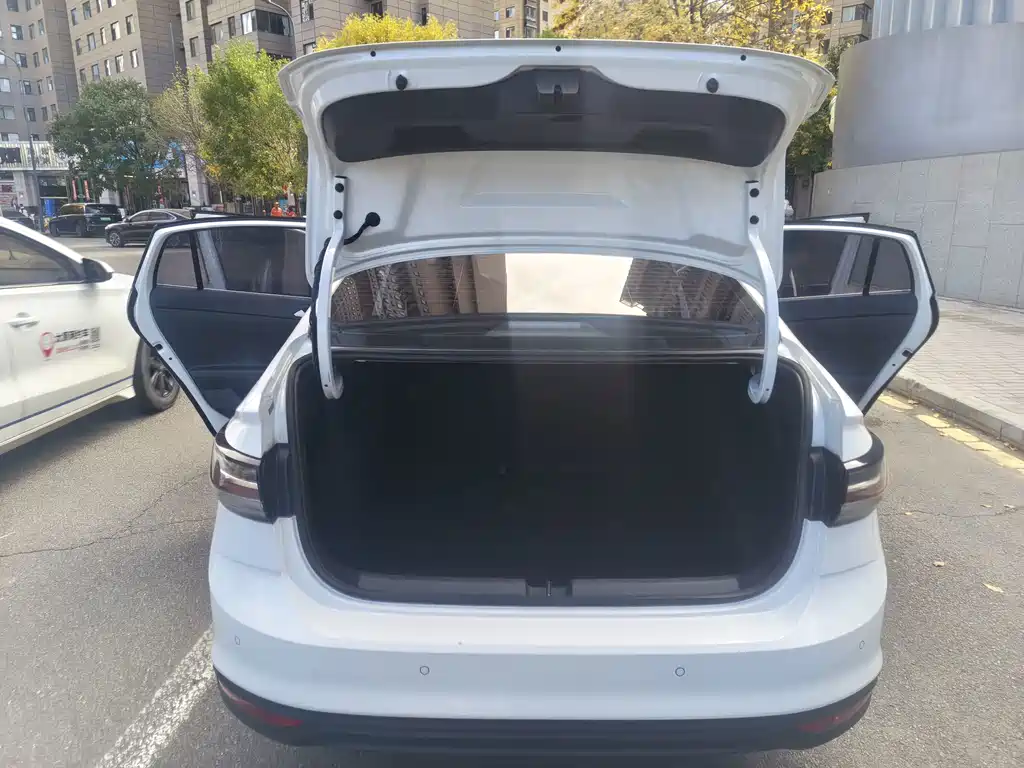 Volkswagen Lavida — миниатюра 12