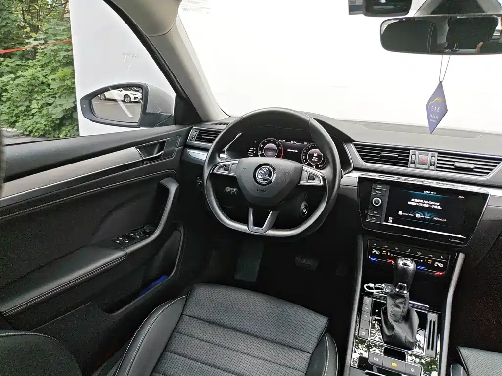 Skoda Superb — миниатюра 22