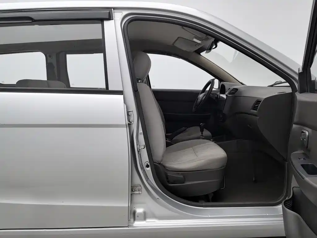 Wuling Hongguang — миниатюра 23