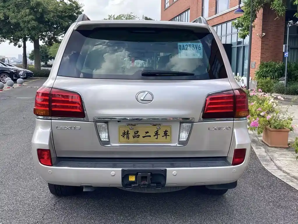 Lexus LX — миниатюра 5