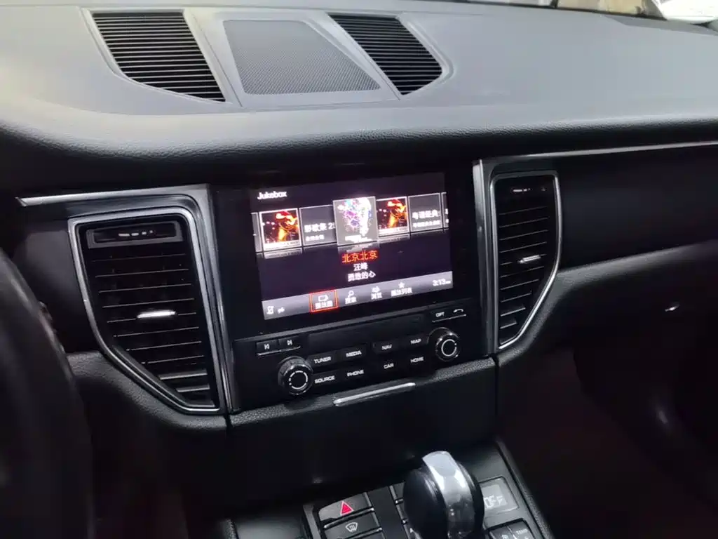 Porsche Macan — миниатюра 13