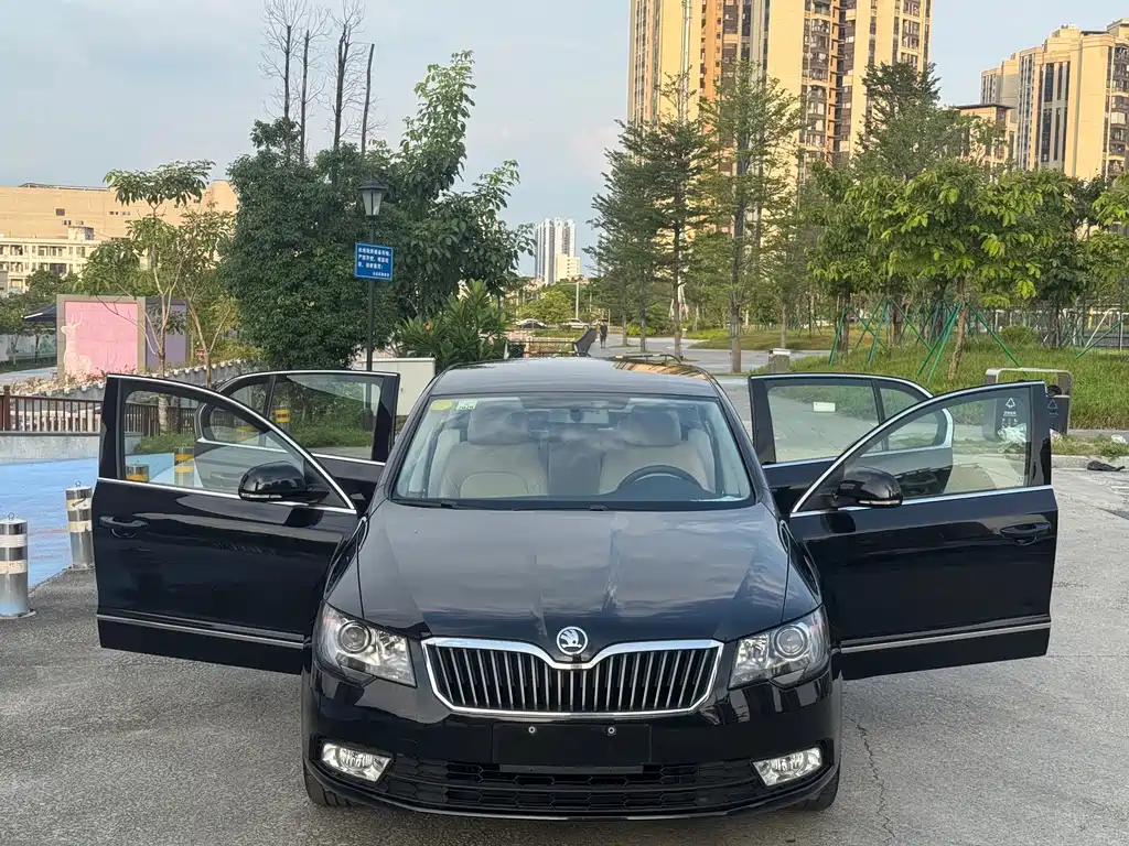 Skoda Superb — миниатюра 10