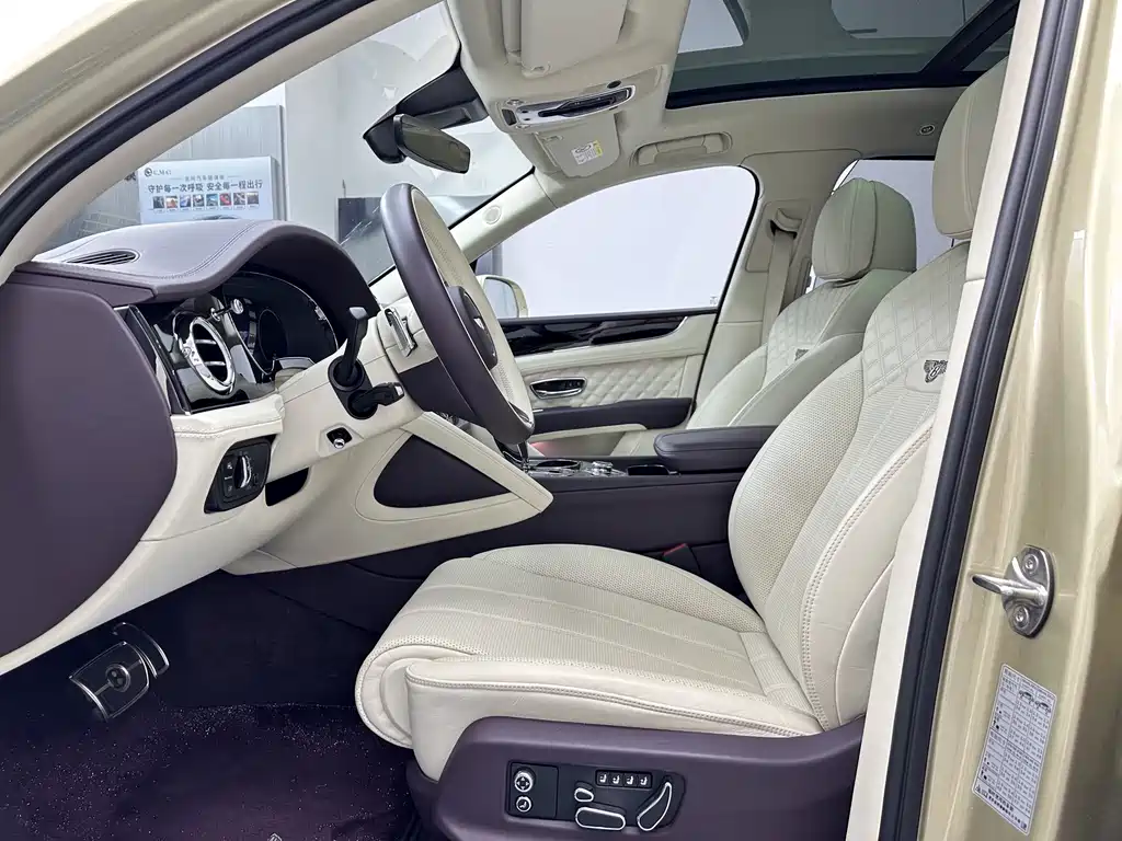 Bentley Bentayga — миниатюра 9
