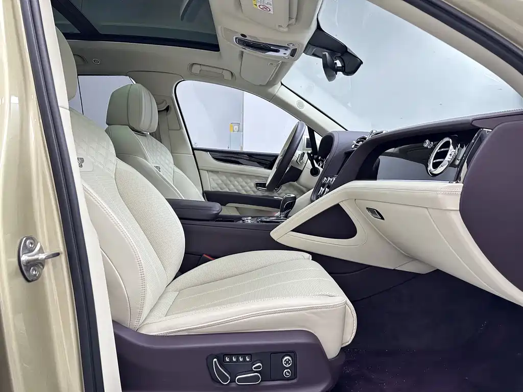Bentley Bentayga — миниатюра 12