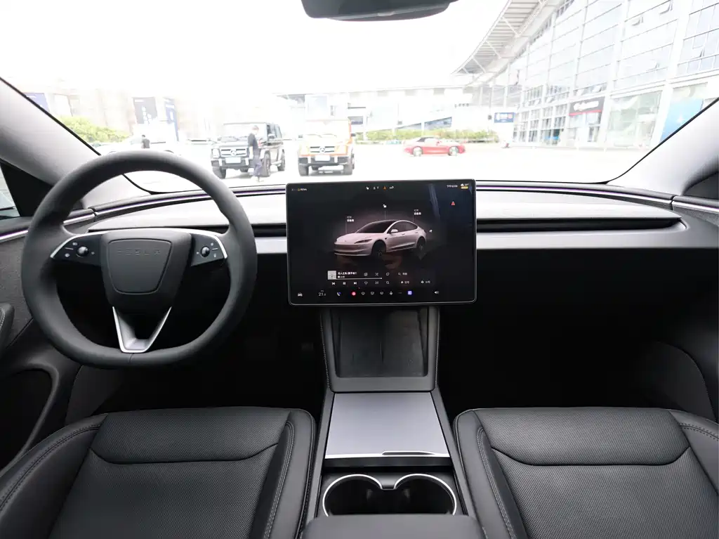 Tesla Model 3 — миниатюра 18