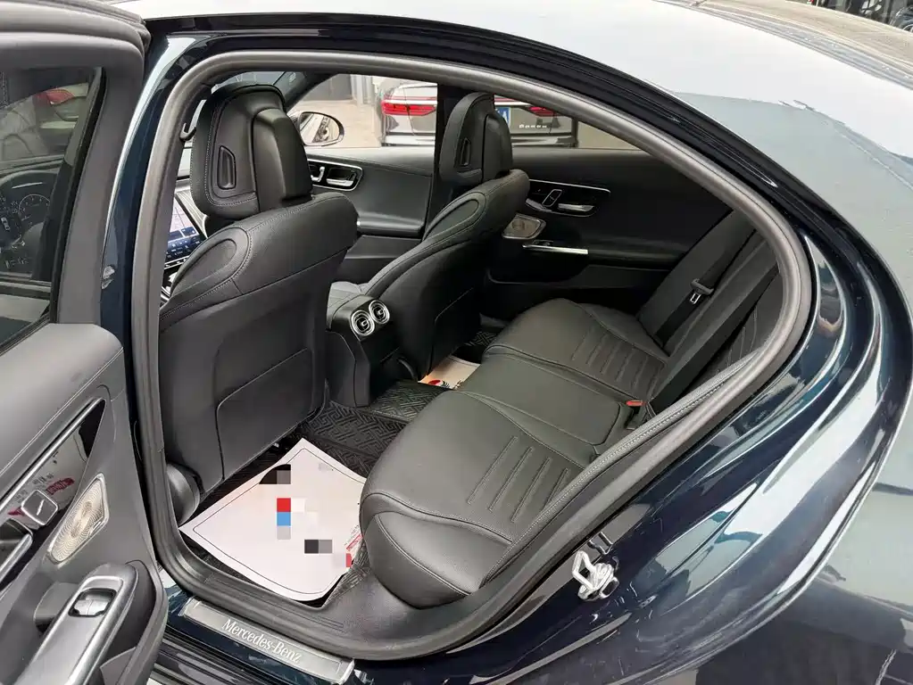 Mercedes-Benz C-Class — миниатюра 6