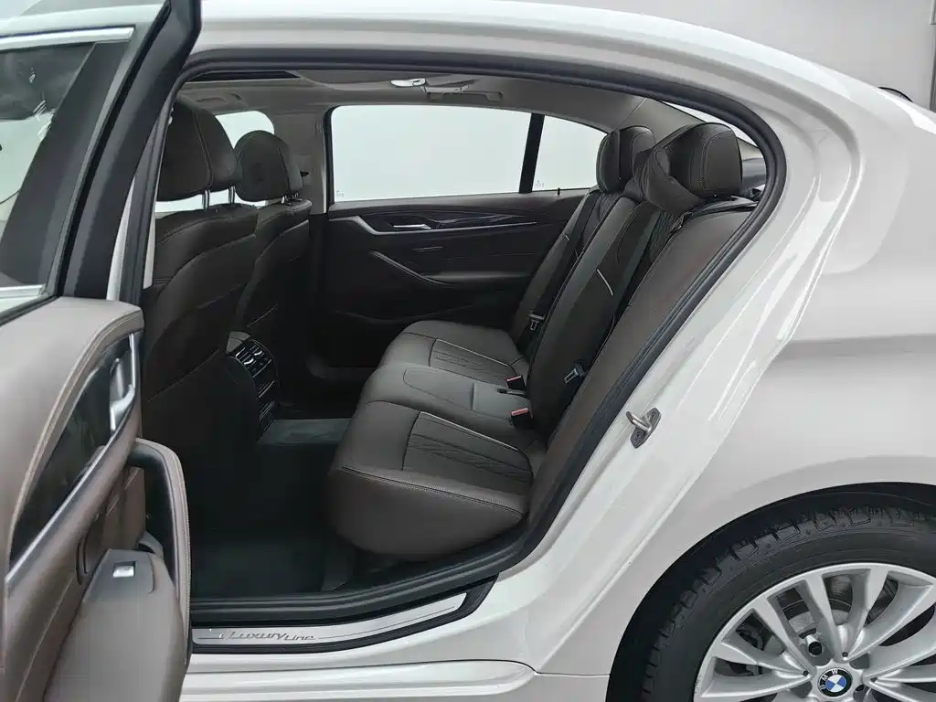 BMW 5 Series — миниатюра 15