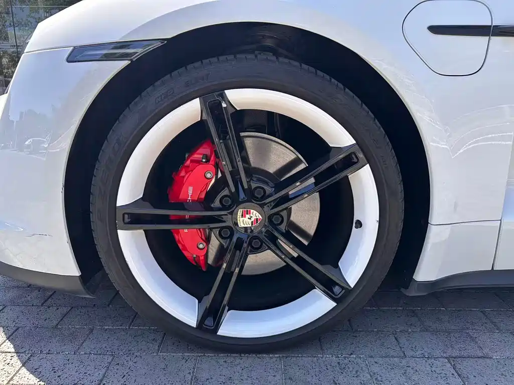 Porsche Taycan — миниатюра 15