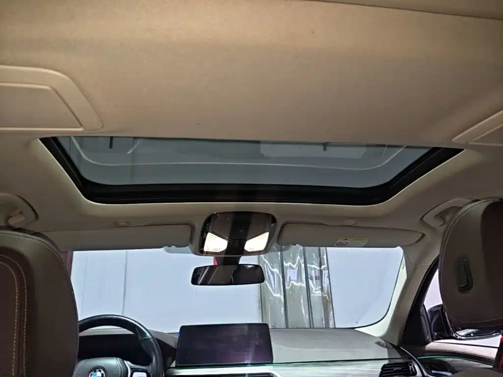 BMW 5 Series New Energy — миниатюра 18
