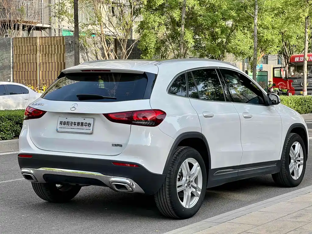 MERCEDES-BENZ GLA