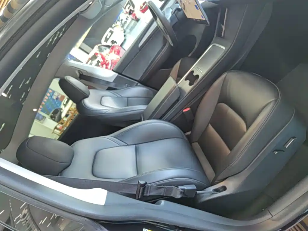 Tesla Model Y — миниатюра 25