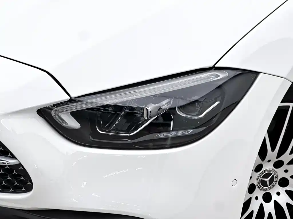 Mercedes-Benz C-Class — миниатюра 16