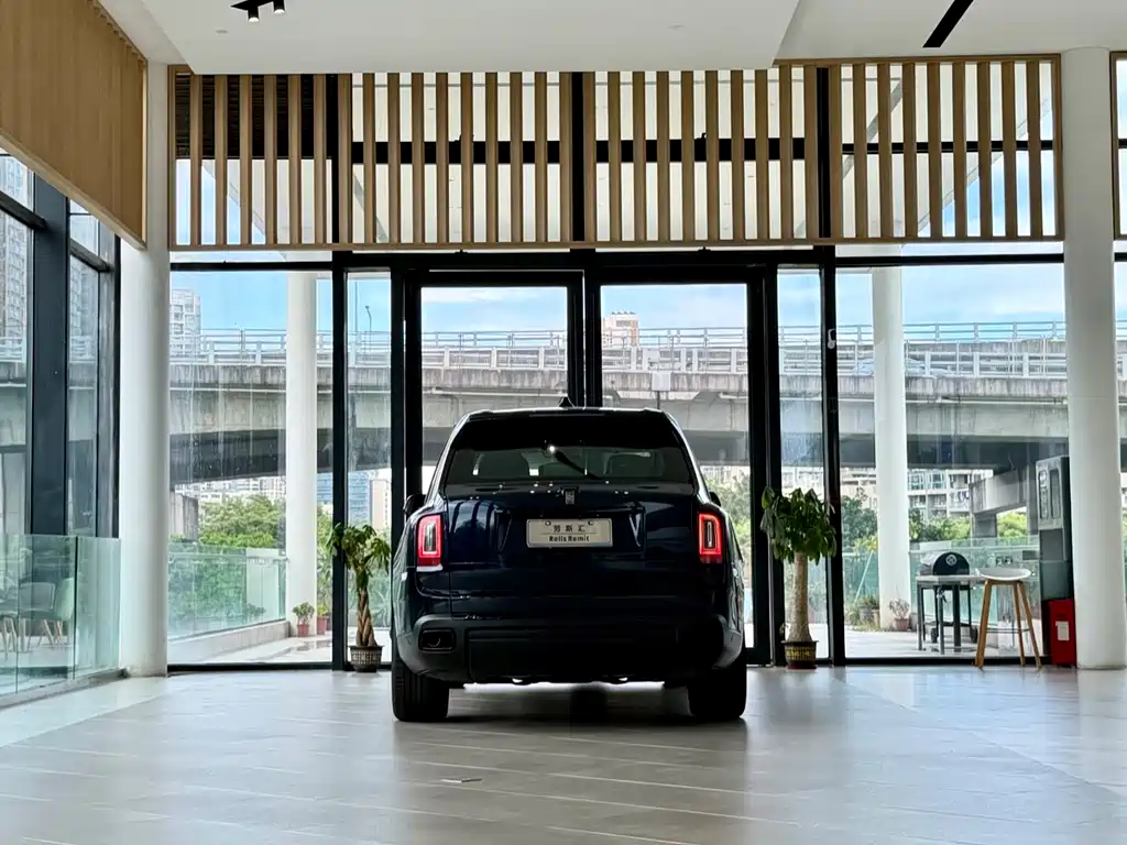 Rolls-Royce Cullinan — миниатюра 4