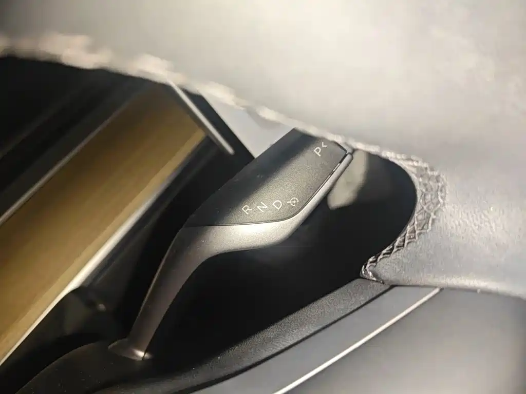 Tesla Model Y — миниатюра 7
