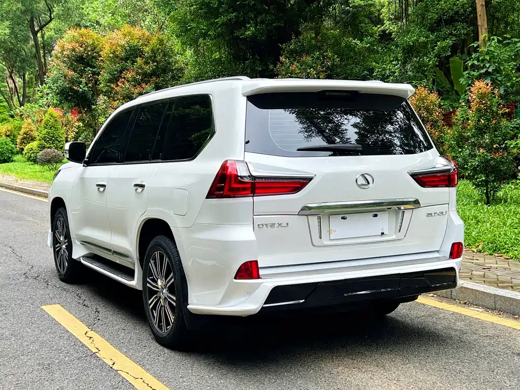Lexus LX — миниатюра 16