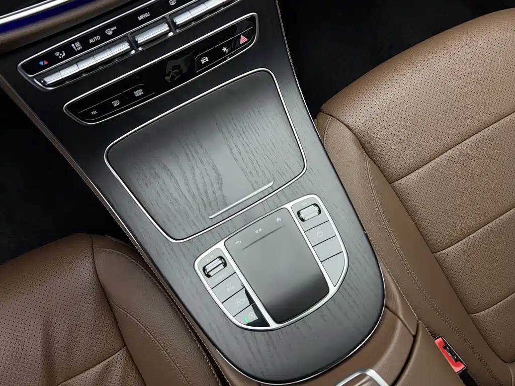 Mercedes-Benz E-Class — миниатюра 15