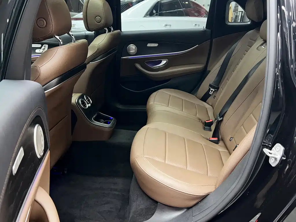 Mercedes-Benz E-Class — миниатюра 19