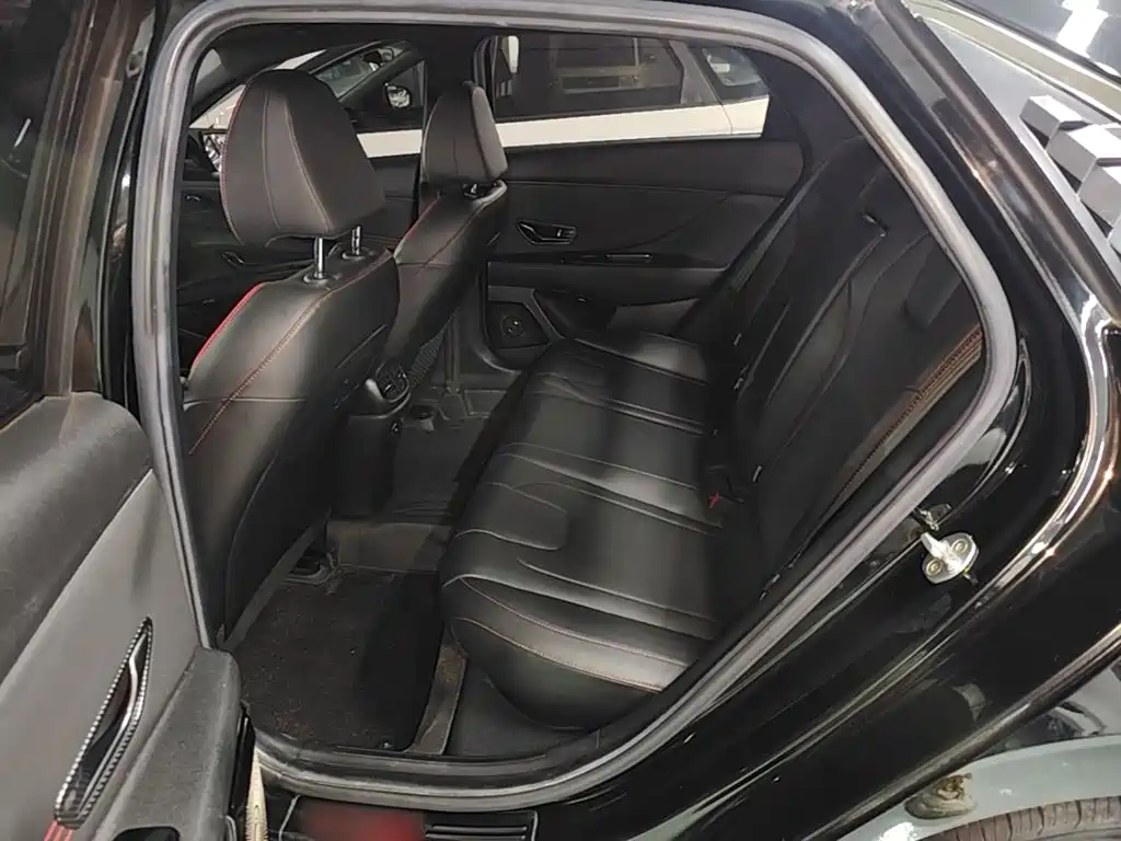 Hyundai Elantra — миниатюра 17