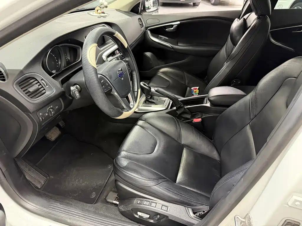 Volvo V40 T3 Smart Elegant Edition, фото 7