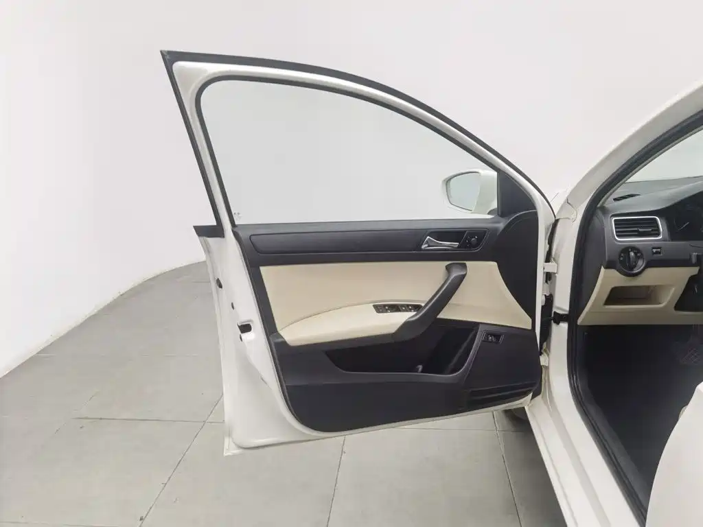 Skoda Rapid — миниатюра 8