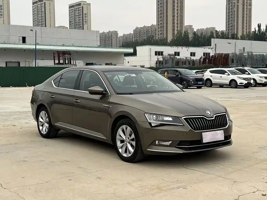 Skoda Superb — миниатюра 3