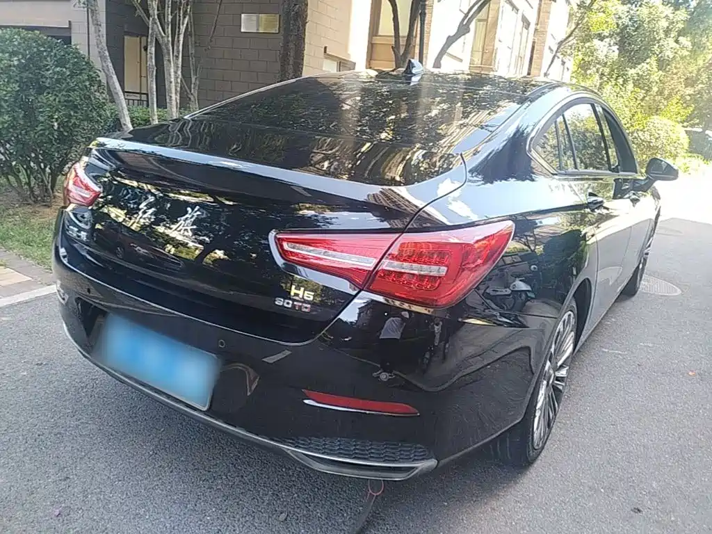 Hongqi Hongqi H5 — миниатюра 7