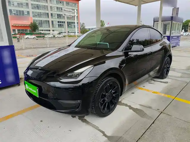 TESLA MODEL Y 2024