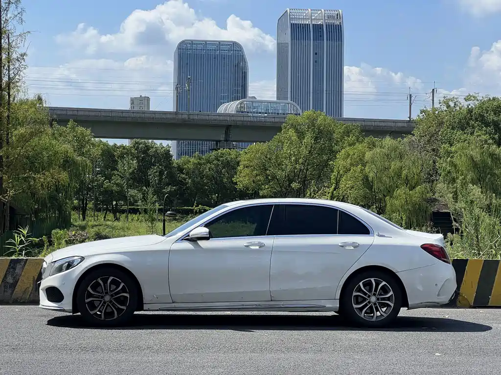 Mercedes-Benz C-Class — миниатюра 6