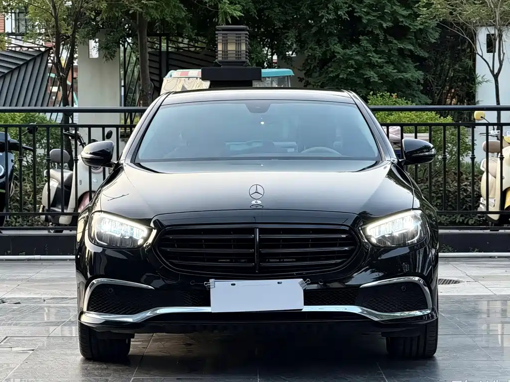 Mercedes-Benz E-Class — миниатюра 2