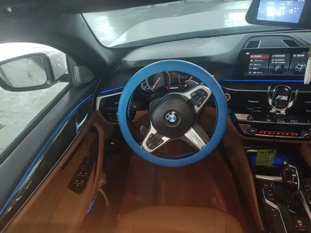 BMW 5 Series — миниатюра 3