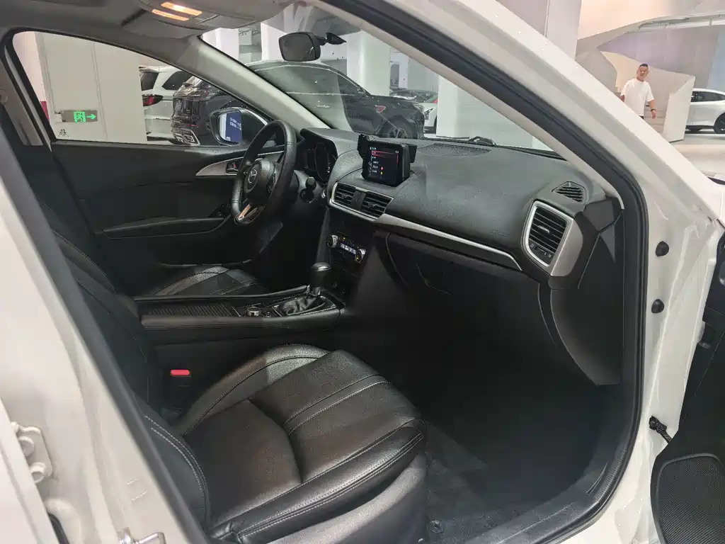 Mazda 3 Axela — миниатюра 14