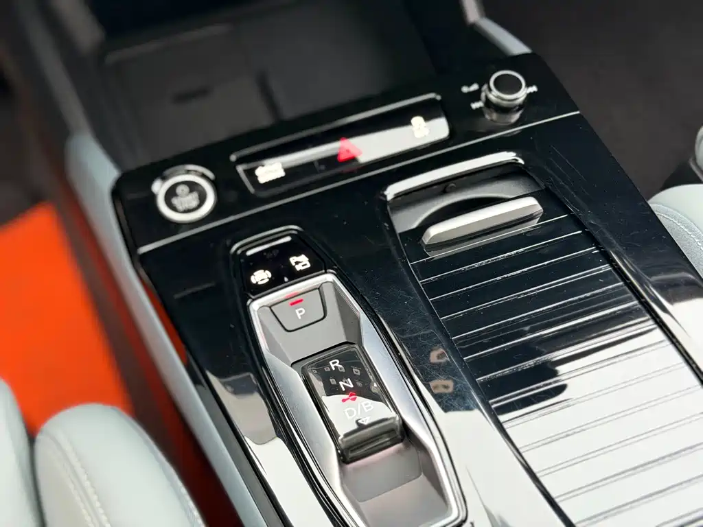Audi Q6L e-tron — миниатюра 12