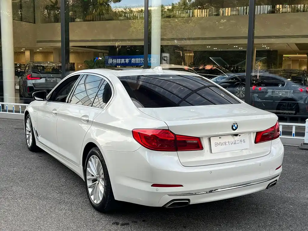 BMW 5 Series New Energy — миниатюра 6