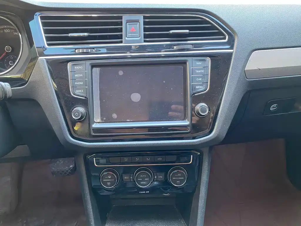 Volkswagen Tiguan L — миниатюра 12