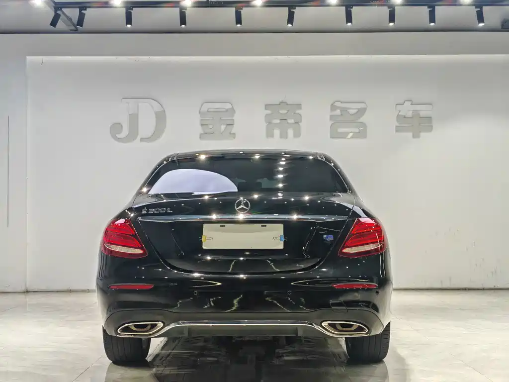 Mercedes-Benz E-Class — миниатюра 15