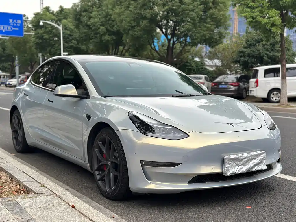 Tesla Model 3 — миниатюра 2