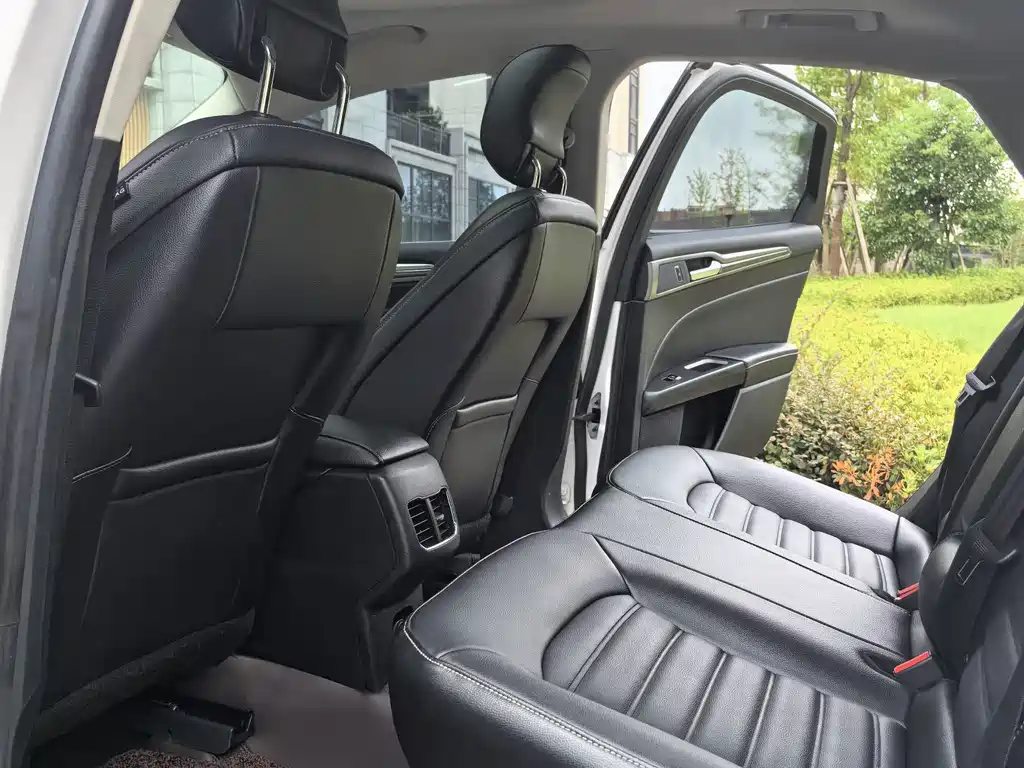 Ford Mondeo — миниатюра 7