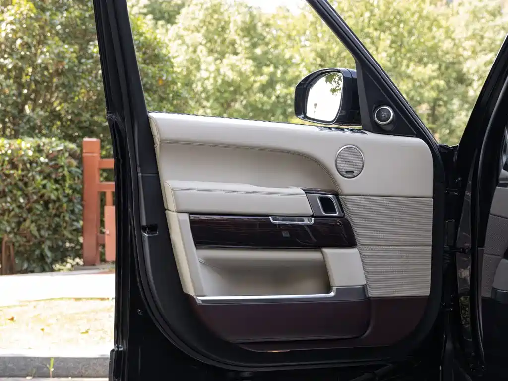 Land Rover Range Rover — миниатюра 16