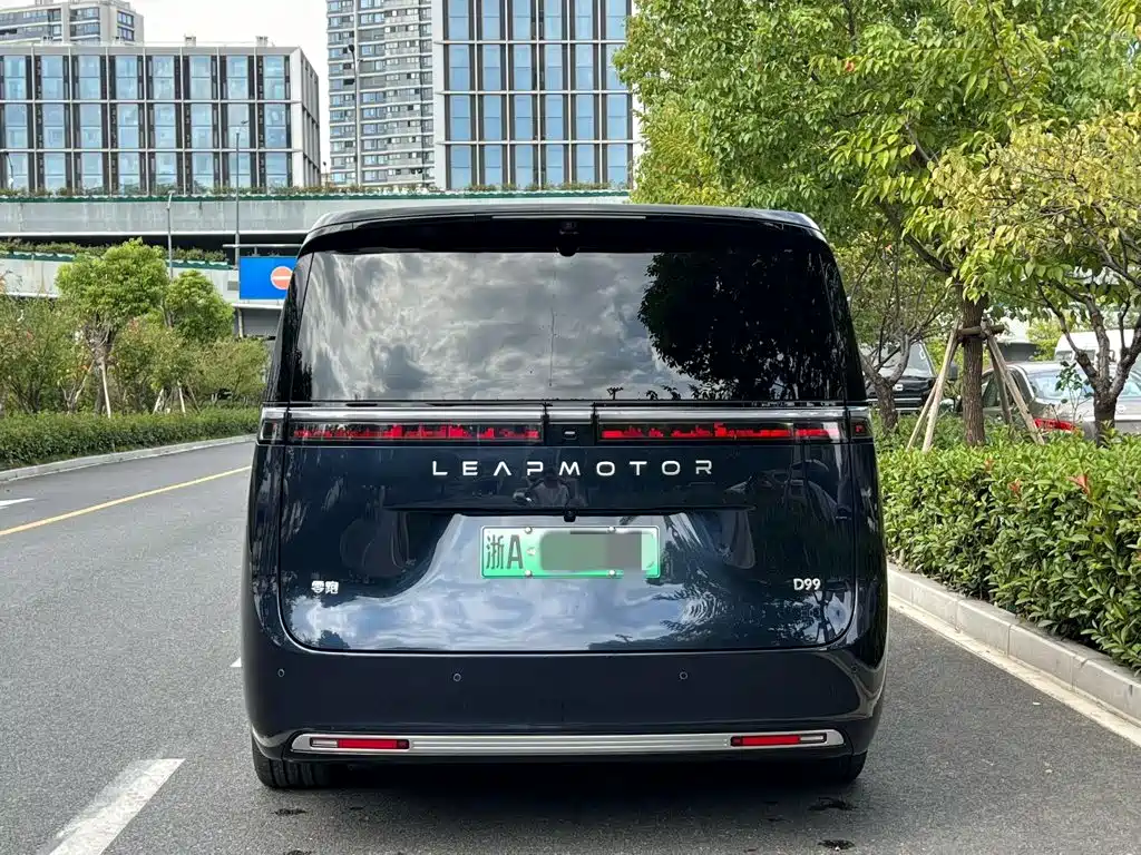 Leapmotor Leapmotor D99 — миниатюра 4