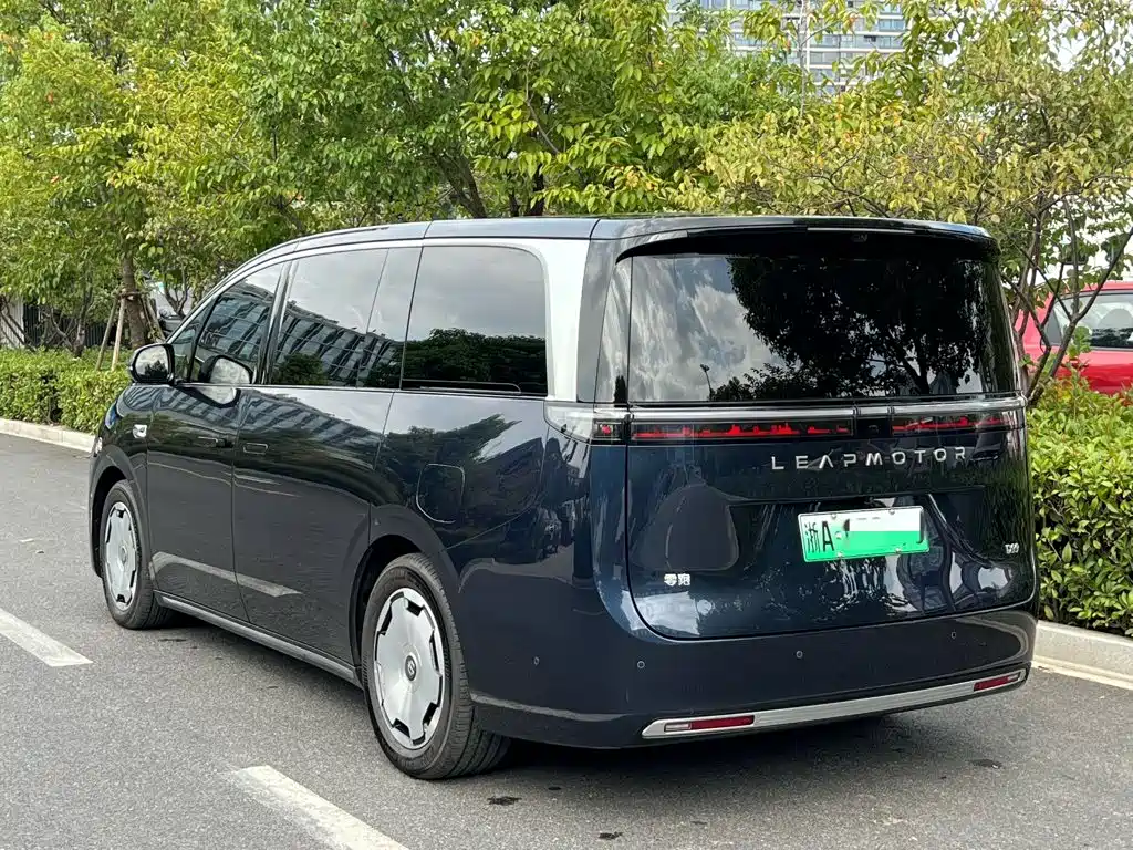 Leapmotor Leapmotor D99 — миниатюра 3
